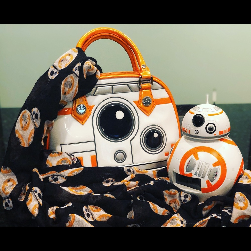 BB8 bag and scarf!